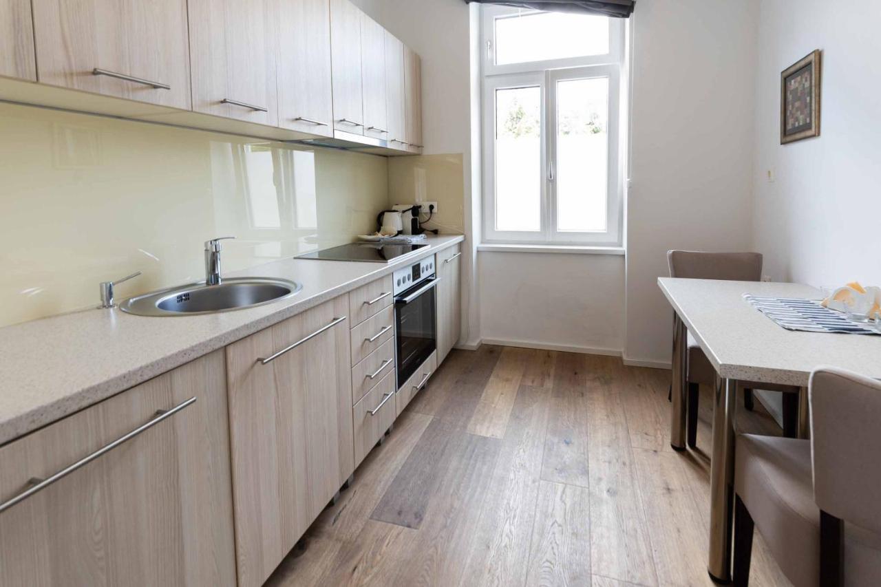 Triangle Apartment