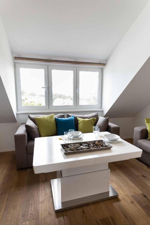 Triangle Apartment