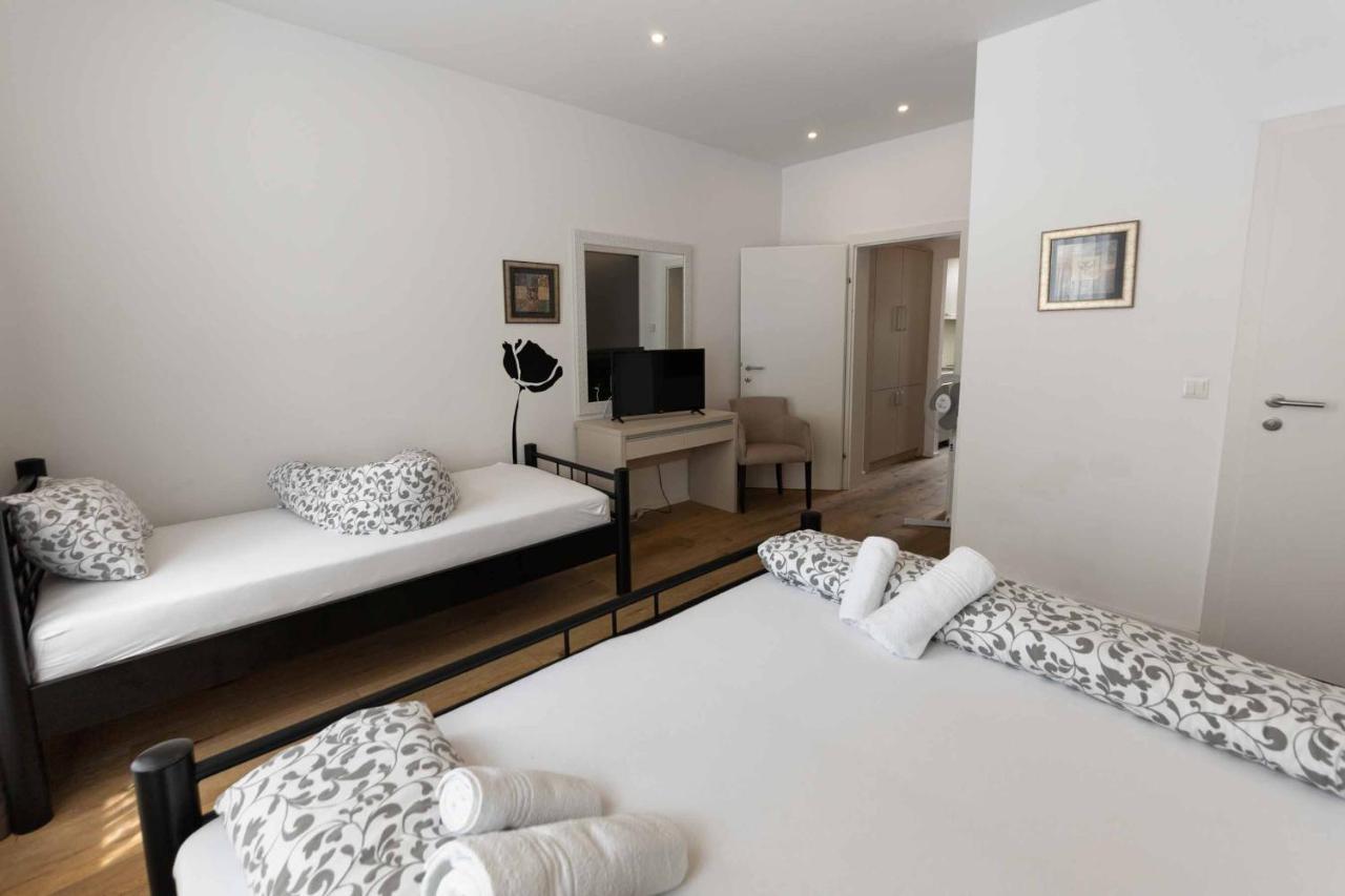 Triangle Apartment