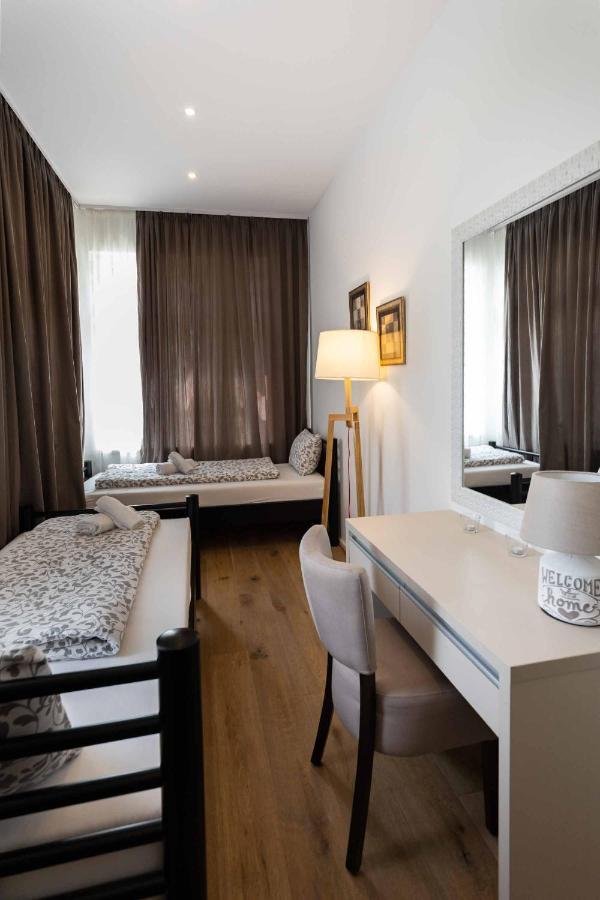Triangle Apartment
