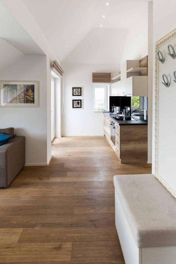 Triangle Apartment *