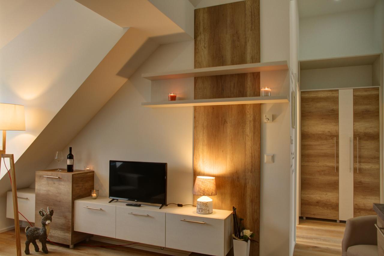 Triangle Apartment *