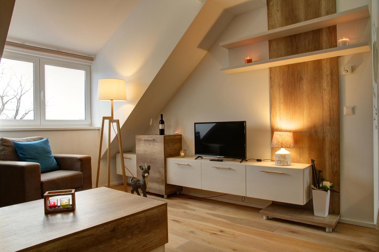 Triangle Apartment *