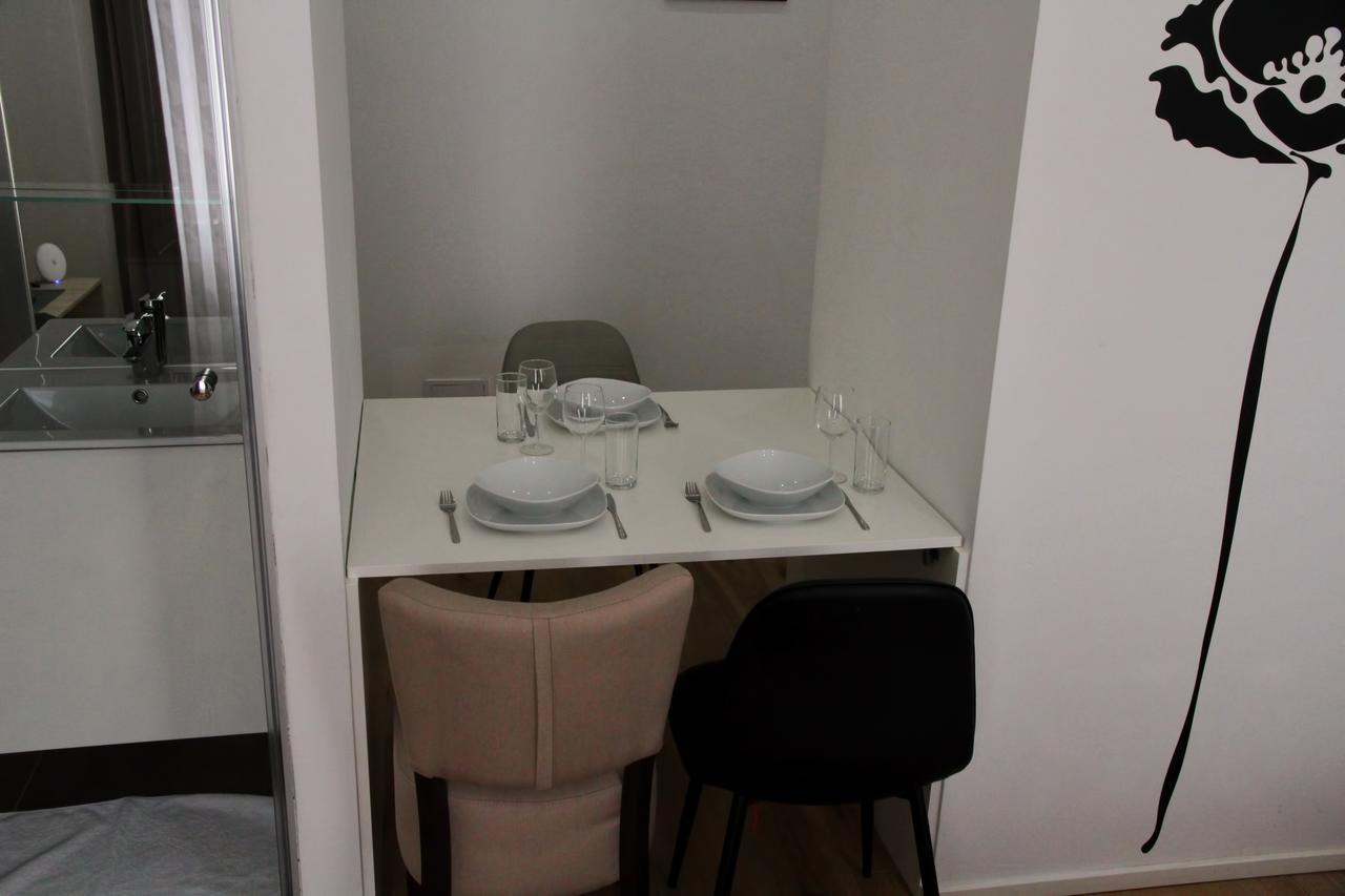 Triangle Apartment