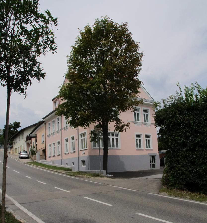 Triangle Apartment